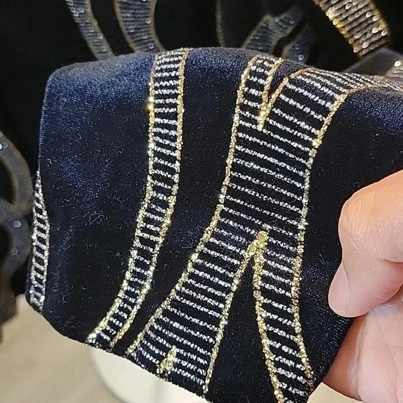 Vintage Embossed Blazer with Built-in Top - Picture 7 of 7